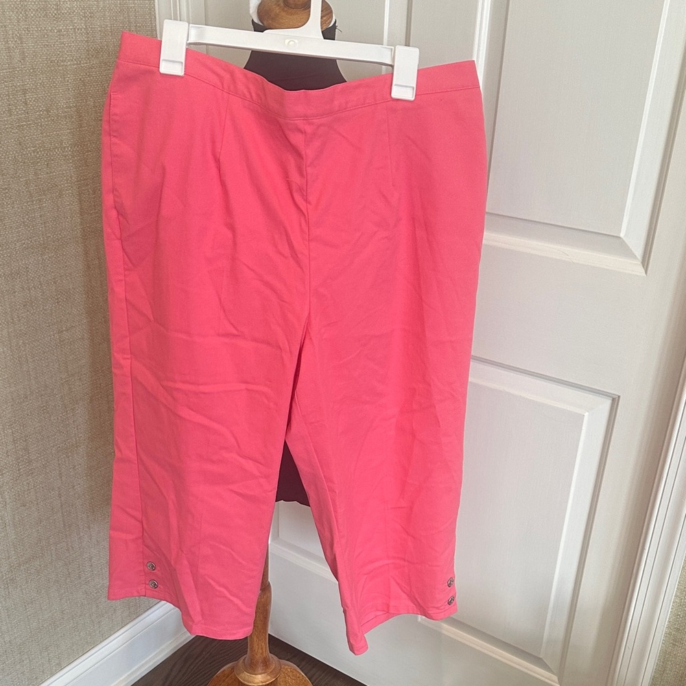Women's Pink capris